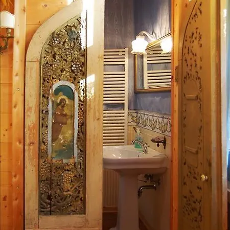 La Finestra Sulla Contea Ovaro